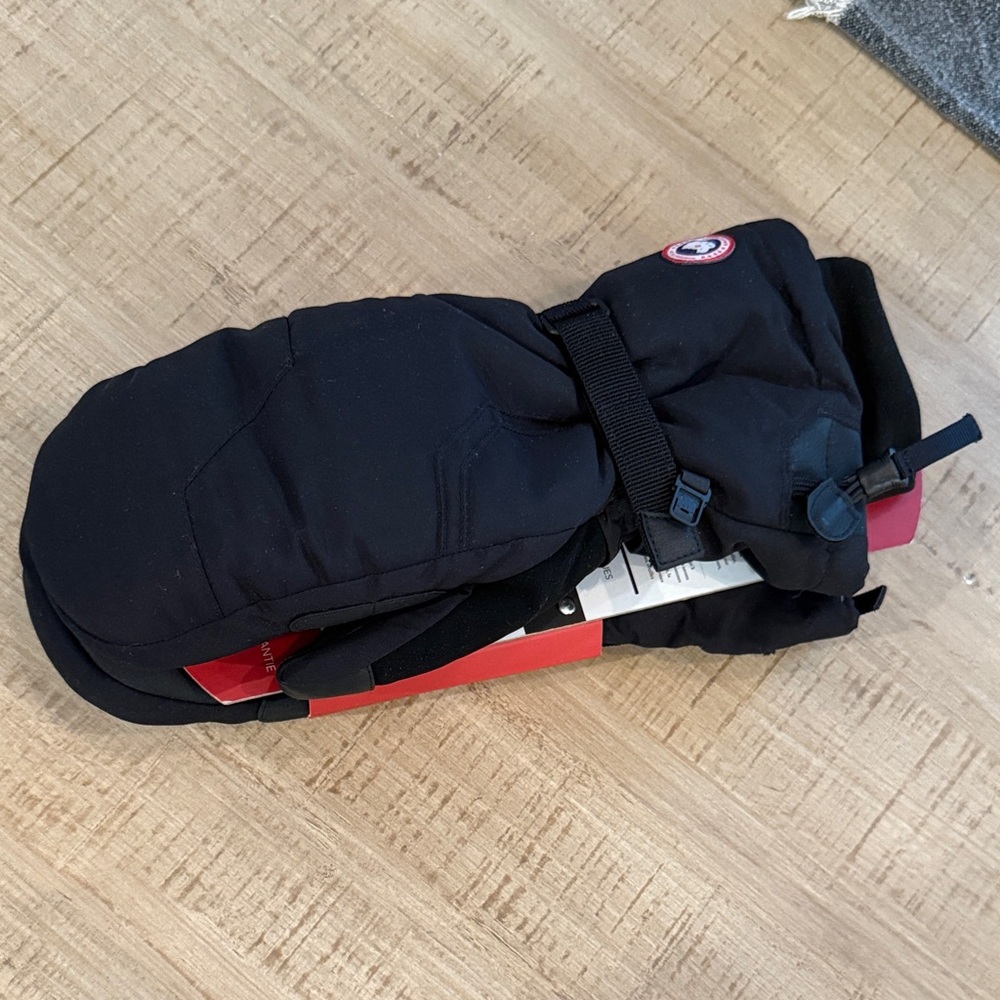 Canada Goose Black Men's Arctic Down Mitts NWT - Picture 5 of 5